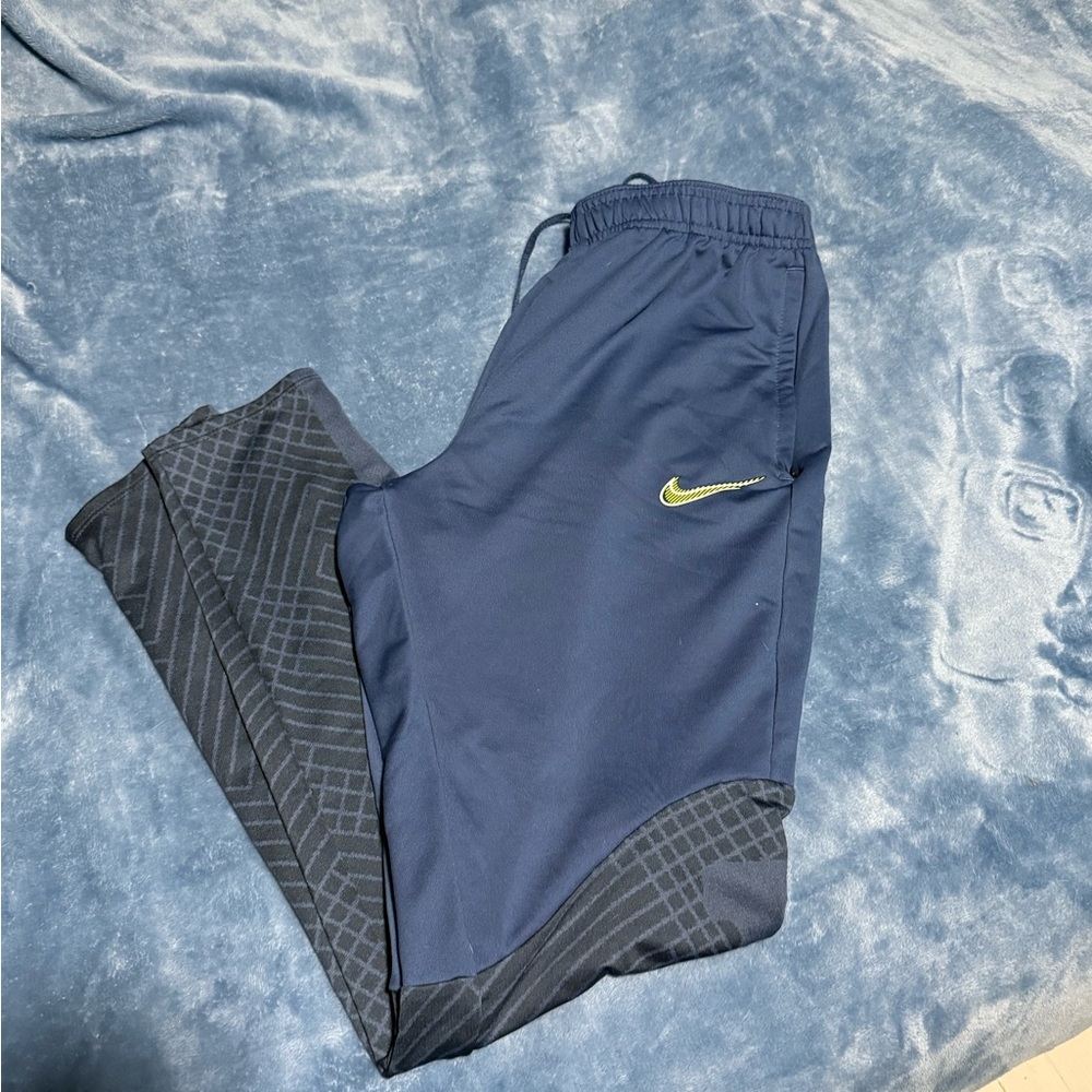 Women’s medium Nike sweatpants